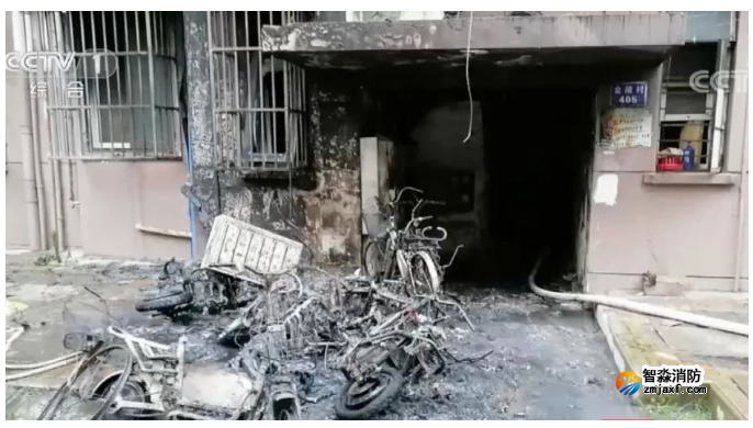 樓道失火，逃生？還是固守待援？