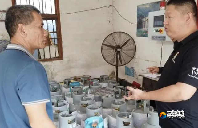 摞命!辦公室竟存放47只燃氣重瓶!